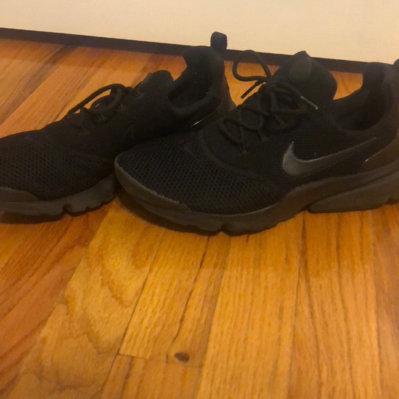 Nike Shoes Girls Sneakers New Size Y35 Poshmark Nike Shoes Girls Sneakers New Size Y35 Poshmark